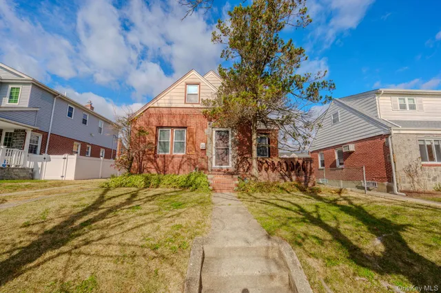 $929,000 | 123 Nugent Street, New Hyde Park, NY 11040