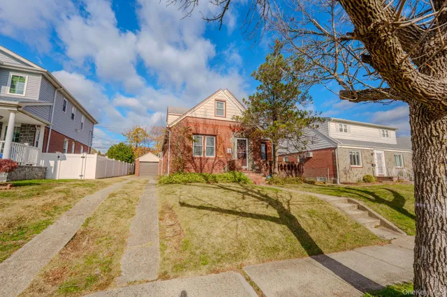 $929,000 | 123 Nugent Street, New Hyde Park, NY 11040