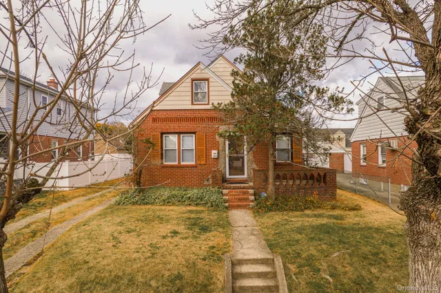 $929,000 | 123 Nugent Street, New Hyde Park, NY 11040