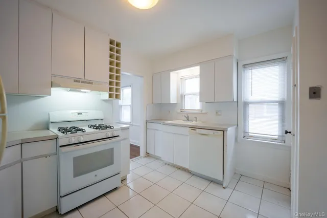 $929,000 | 123 Nugent Street, New Hyde Park, NY 11040