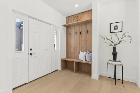 a view of entryway with furniture