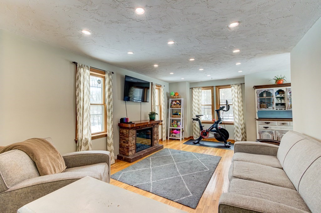400 Sterling Road Holden, MA 01522 - Photo 37 of 42