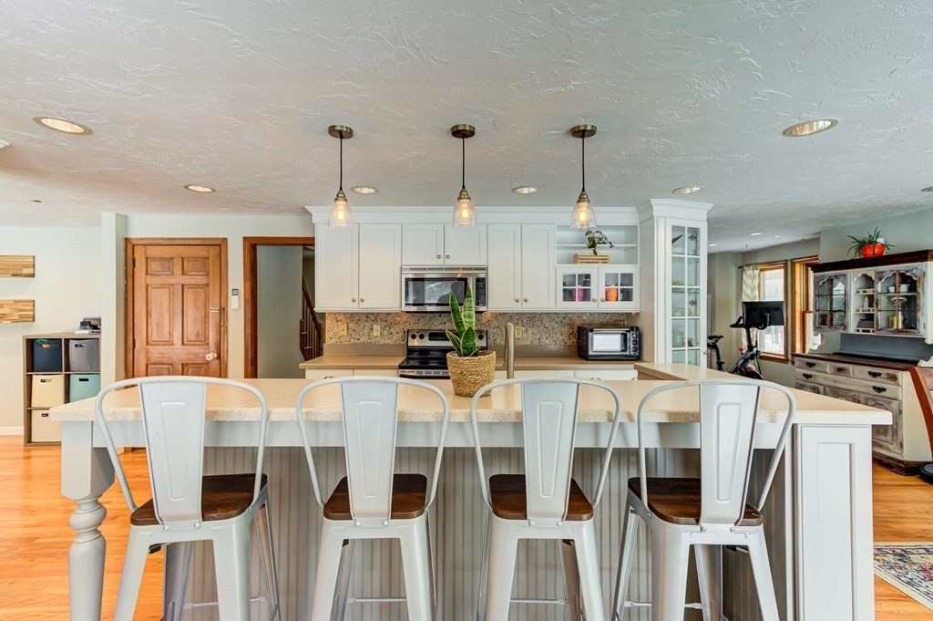 400 Sterling Road Holden, MA 01522 - Photo 8 of 42