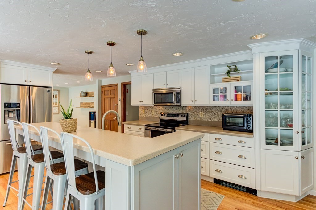 400 Sterling Road Holden, MA 01522 - Photo 9 of 42