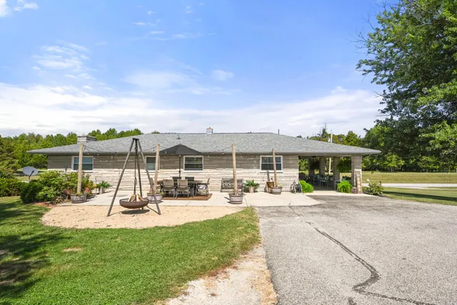 $439,900 | 1400 Highway 129, Versailles, IN 47042