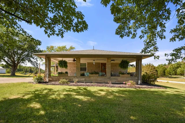 $439,900 | 1400 Highway 129, Versailles, IN 47042