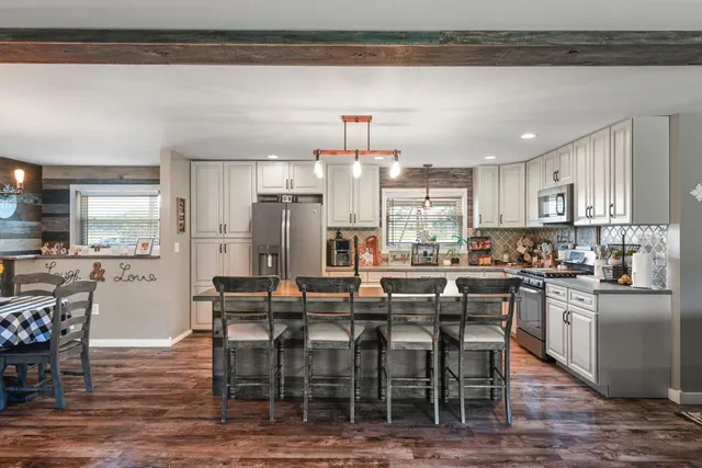 $439,900 | 1400 Highway 129, Versailles, IN 47042