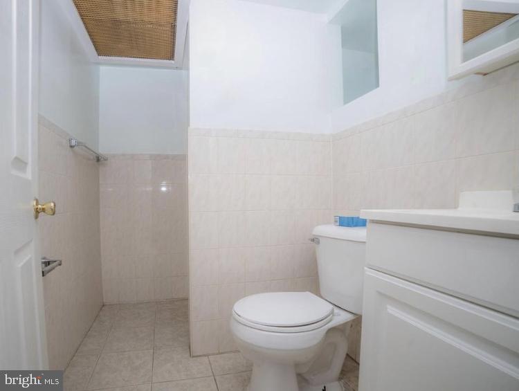 29 Springton Road Upper Darby, PA 19082 - Photo 40 of 43