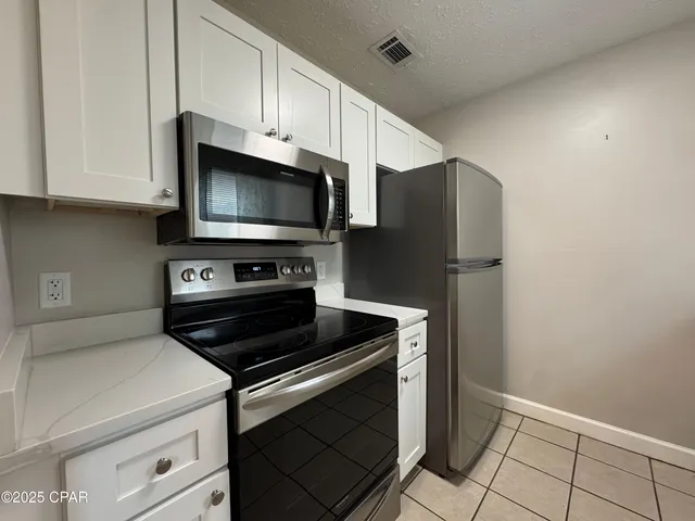 $1,200 | 2507 West 10th Street, Unit B, Panama City, FL 32401