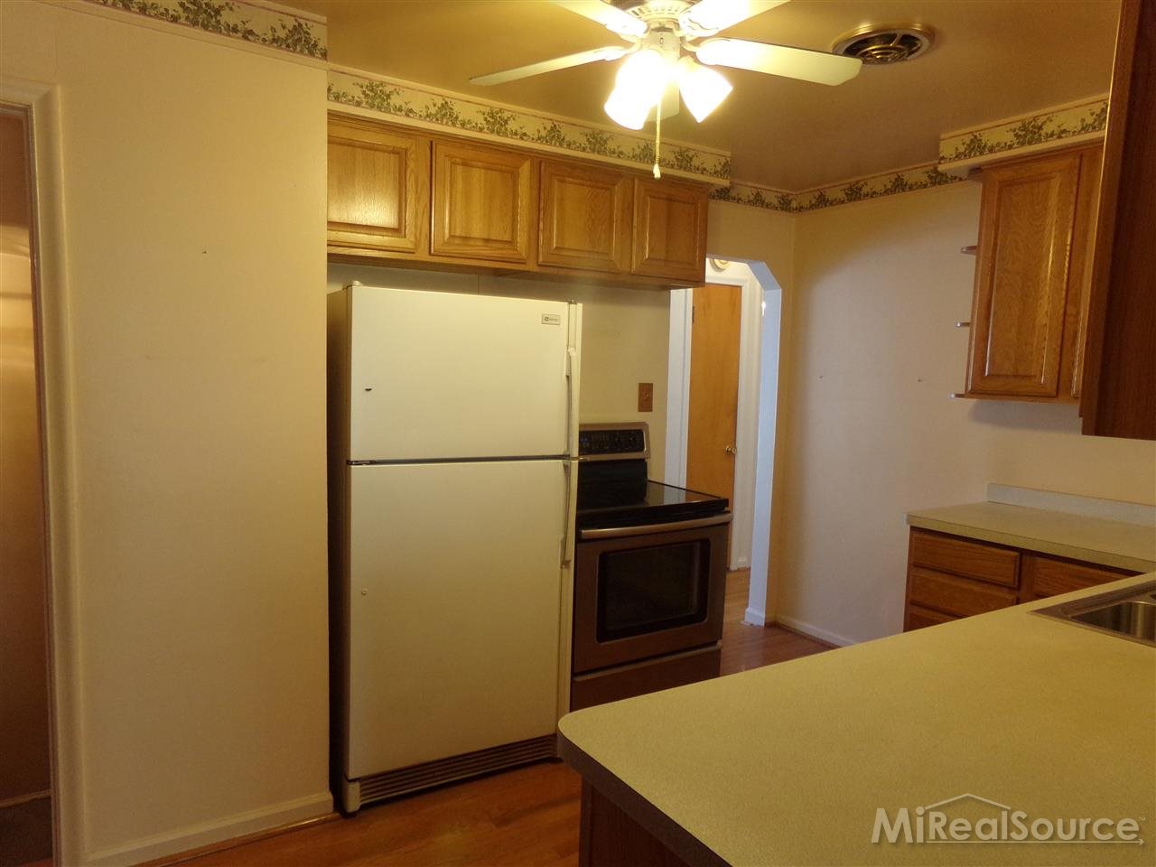 2237 Oxford Road Berkley, MI 48072 - Photo 8 of 35