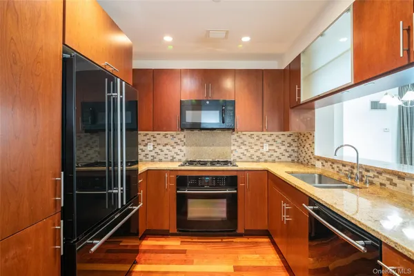 $565,000 | 175 Huguenot Street, Unit 1607, New Rochelle, NY 10801