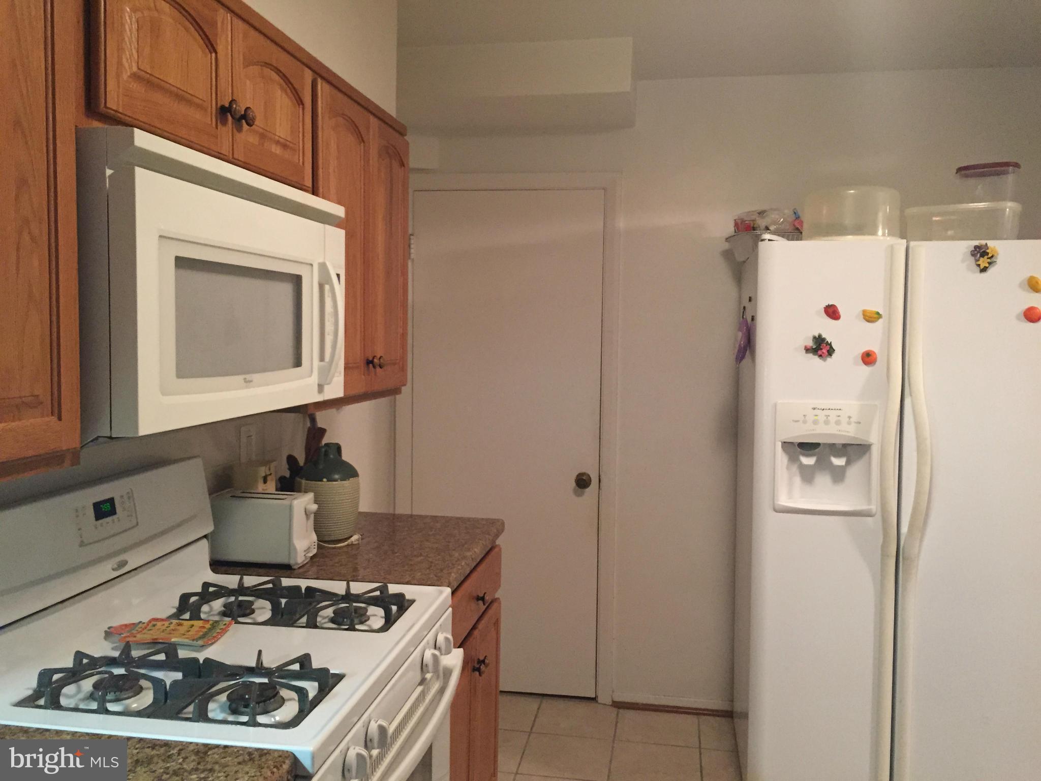 5229 Fredcrest Road Baltimore, MD 21229 - Photo 4 of 5 Kitchen