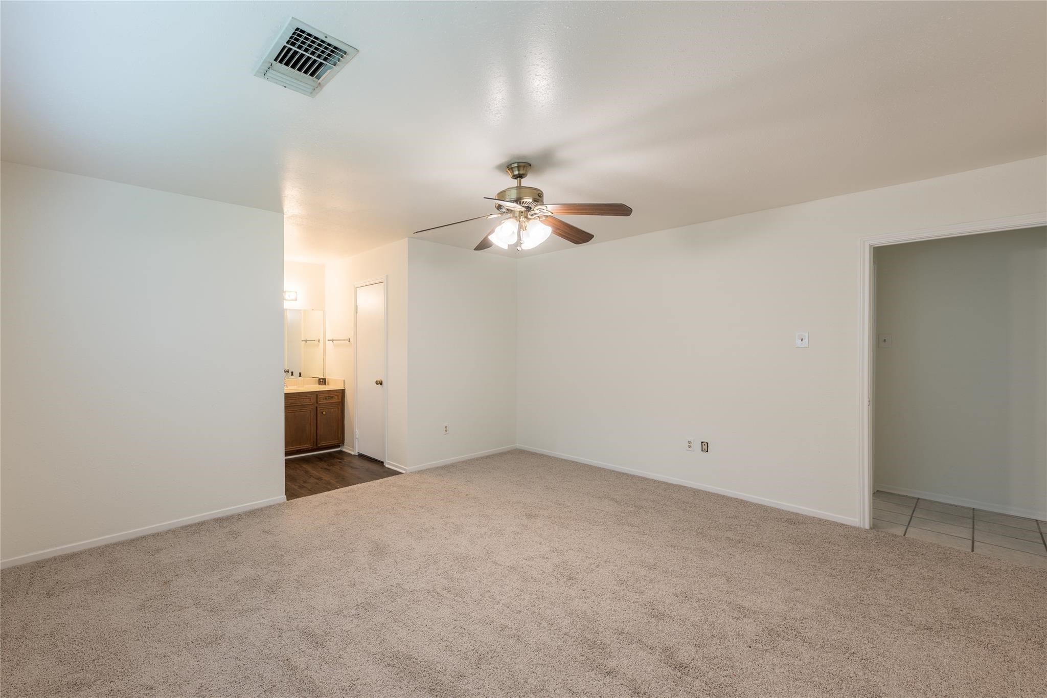 1663 Chilton Lane Katy, TX 77493 - Photo 6 of 11 Primary bedroom