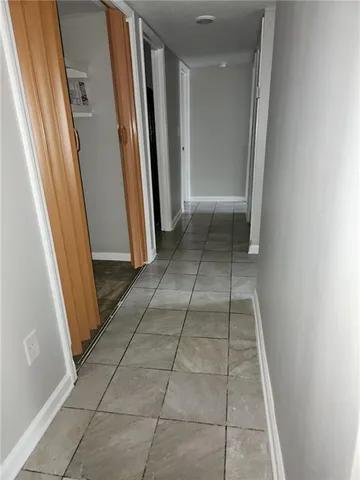 a view of entryway with window