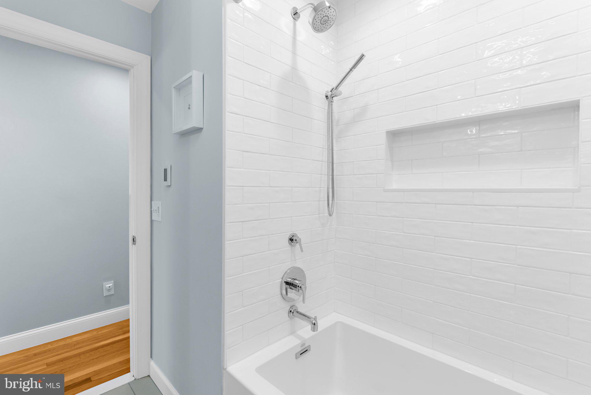 205 Riverside Drive Chester, MD 21619 - Photo 26 of 37 Soaking Tub