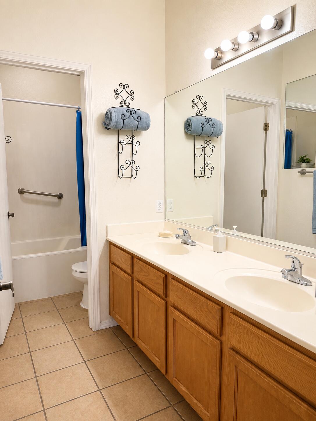 9904 Rio Corto Avenue Southwest Albuquerque, NM 87121 - Photo 6 of 18 Gallery Image 6