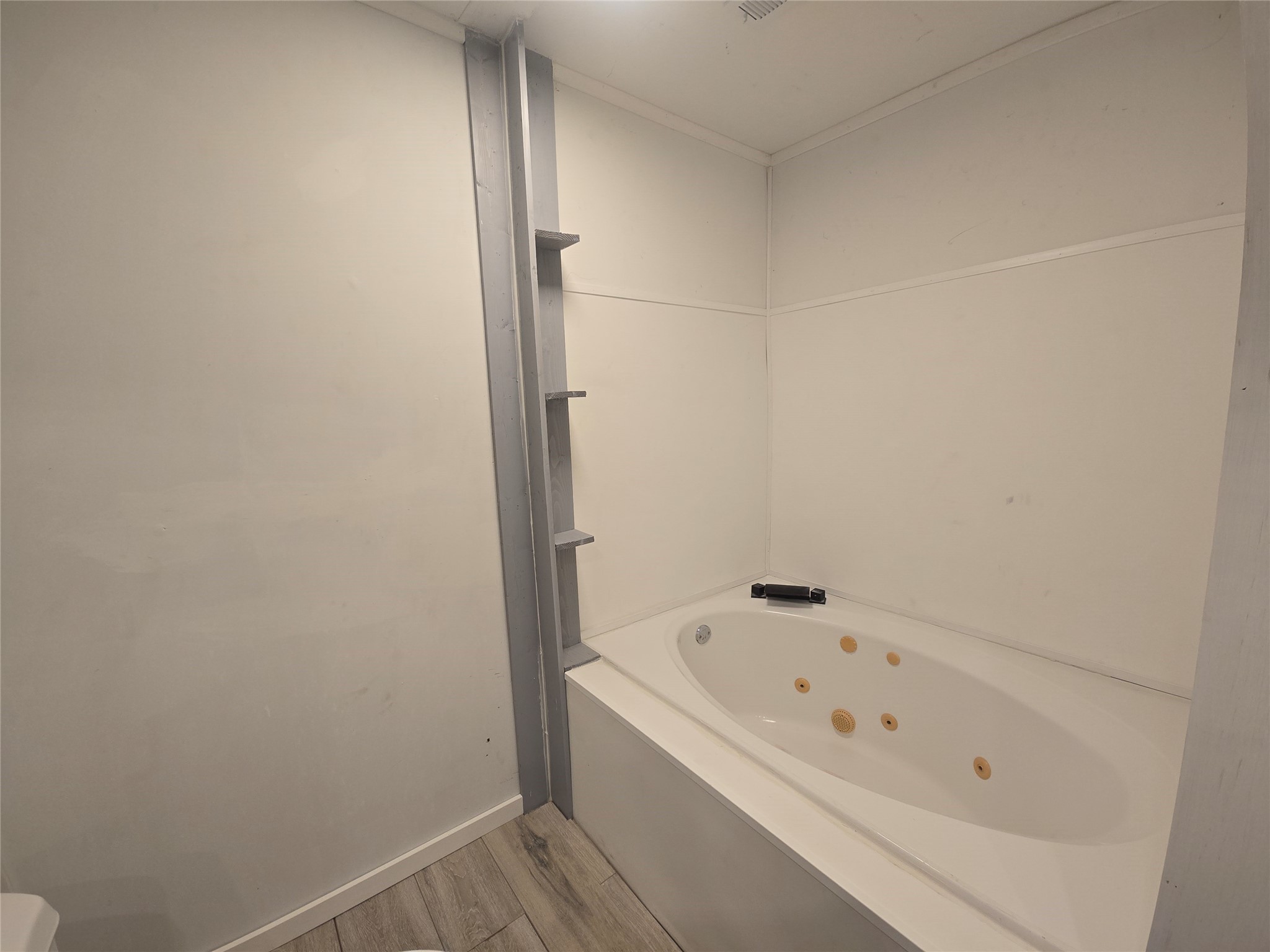 1045 Vine Drive Angleton, TX 77515 - Photo 17 of 42 a bathroom with a bathtub