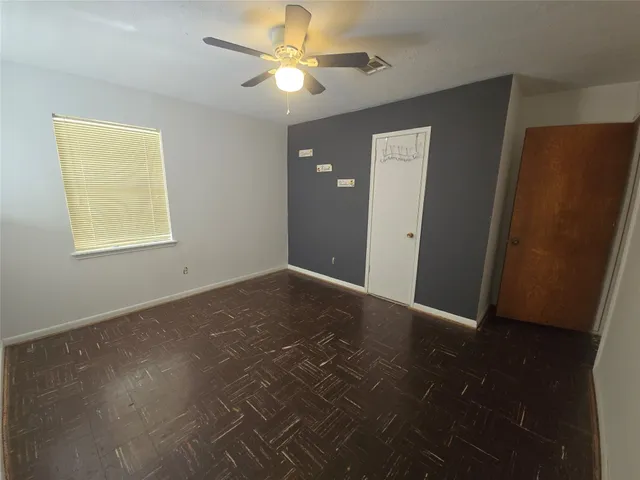 $239,999 | 1045 Vine Drive, Angleton, TX 77515