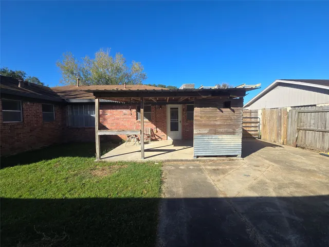 $224,999 | 1045 Vine Drive, Angleton, TX 77515