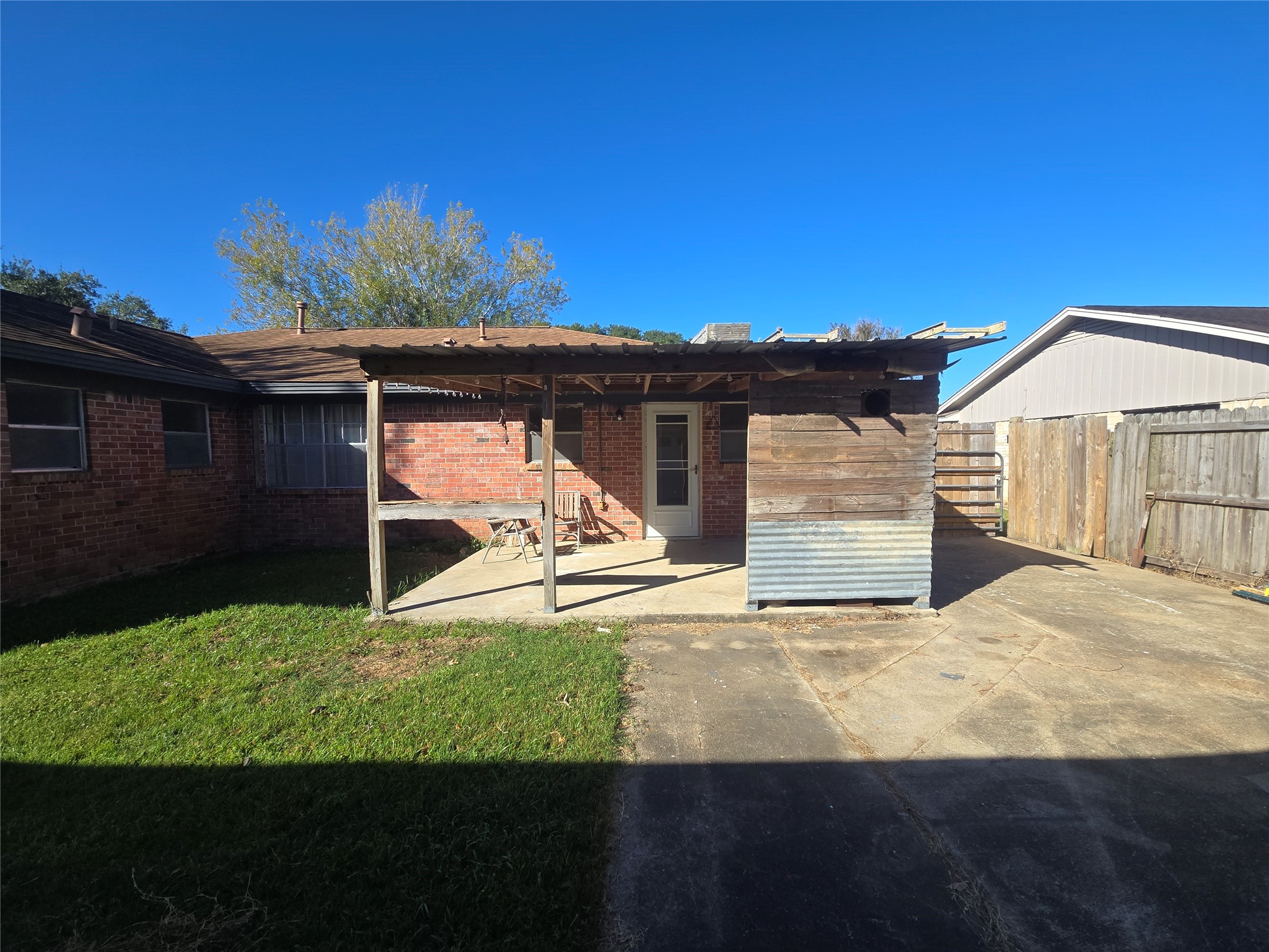 1045 Vine Drive Angleton, TX 77515 - Photo 8 of 48 a view of backyard of house