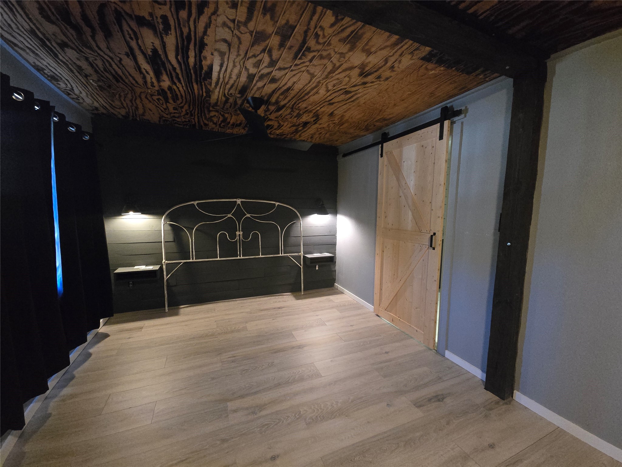 1045 Vine Drive Angleton, TX 77515 - Photo 10 of 48 a view of empty room with wooden floor