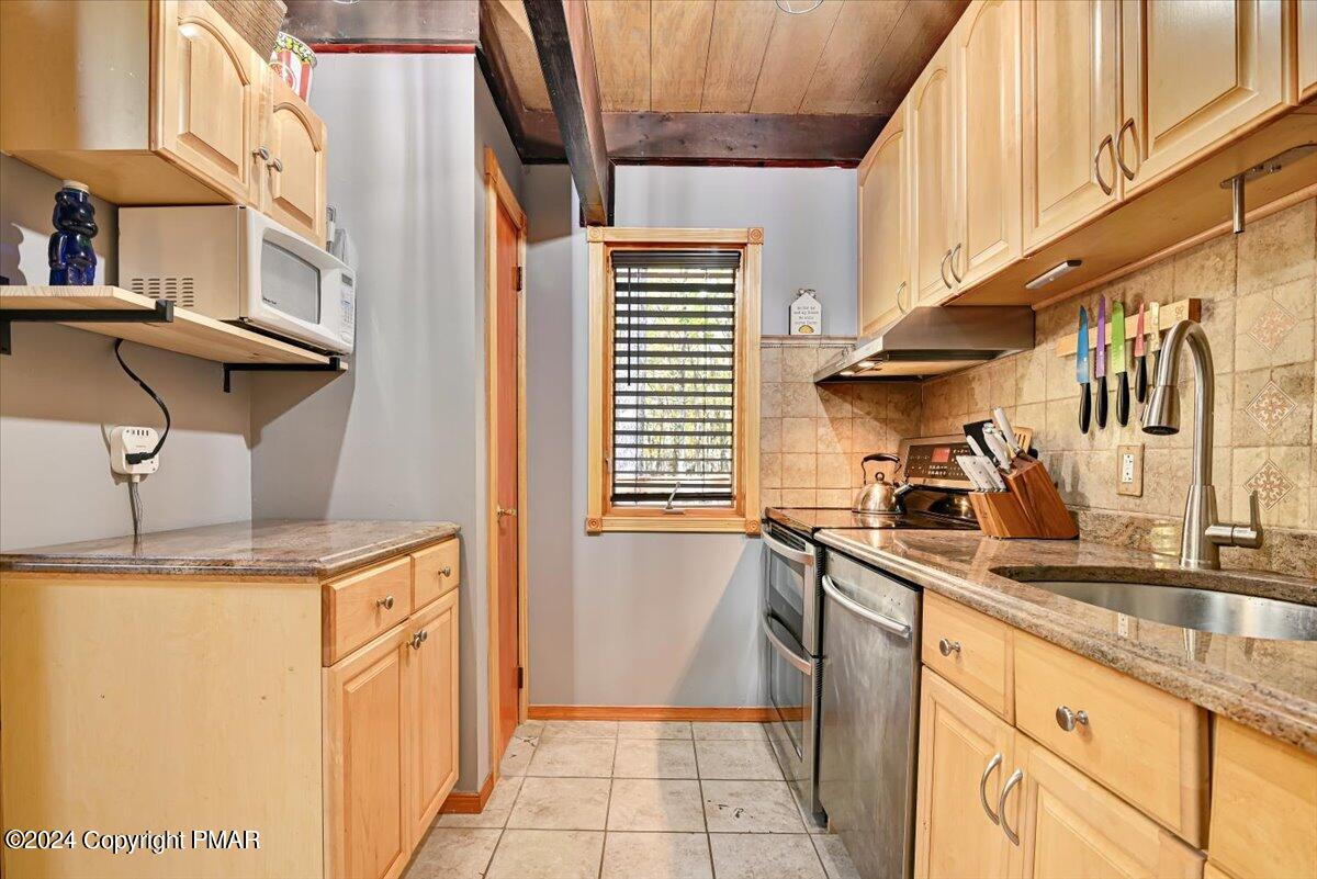 3567 High Crest Road Canadensis, PA 18325 - Photo 18 of 62 a kitchen with granite countertop a sink and a stove