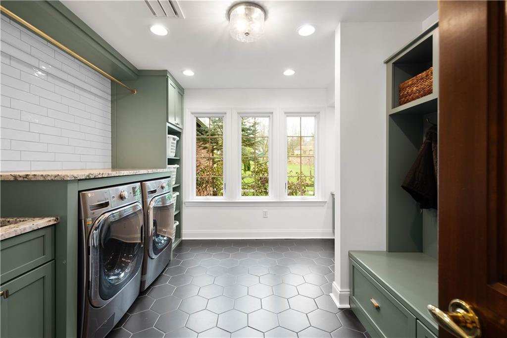 9599 Kummer Road Allison Park, PA 15101 - Photo 22 of 47 Love this first floor laundry!