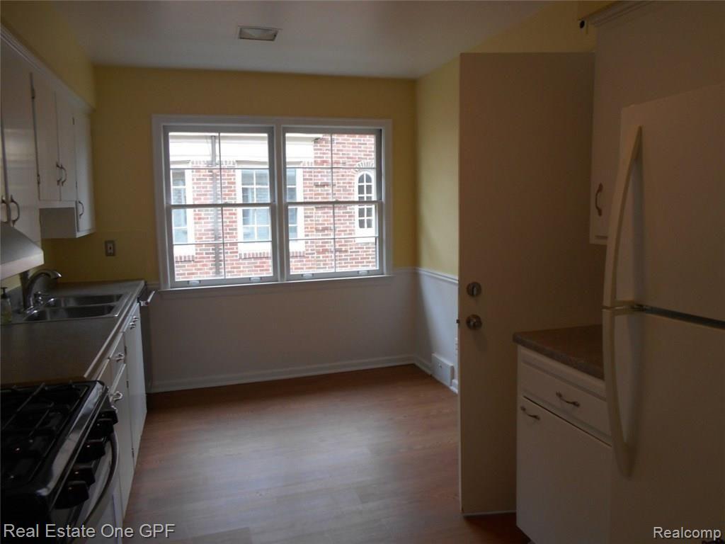 725 Harcourt Road Grosse Pointe, MI 48230 - Photo 10 of 28