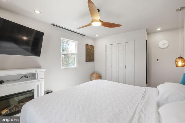 a bedroom with bed and a mirror