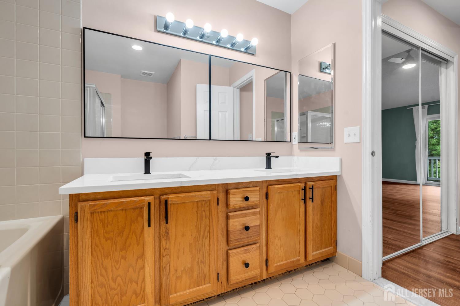 90D Winthrop Road, Unit G Monroe Township, NJ 08831 - Photo 2 of 50