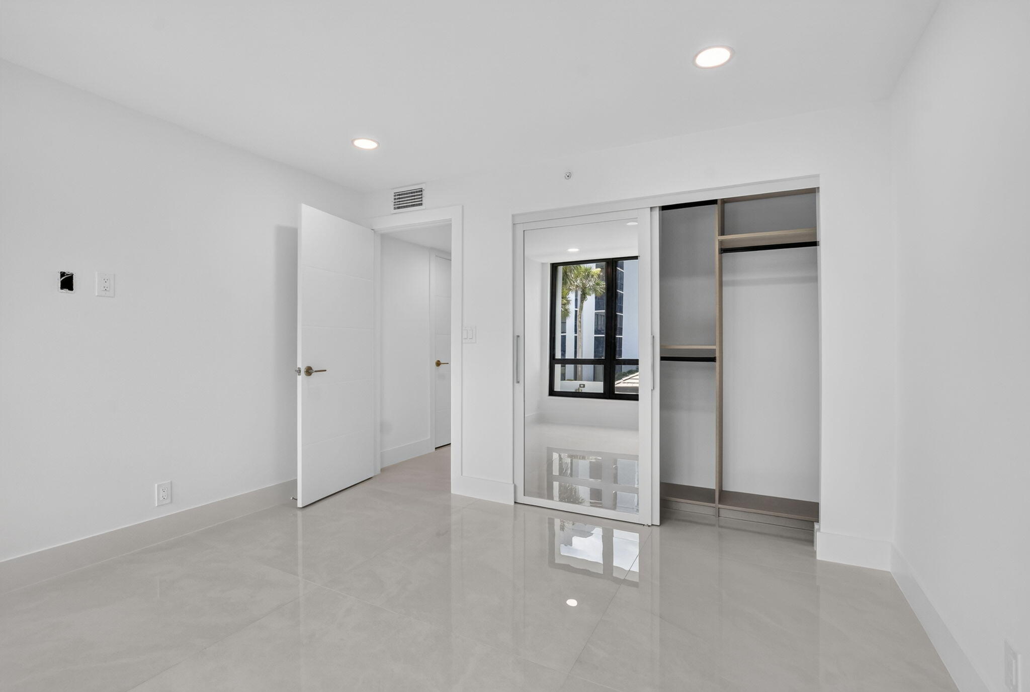 7847 Lakeside Boulevard, Unit 1021 Boca Raton, FL 33434 - Photo 23 of 55 21-web-or-mls-022_DSC_4005