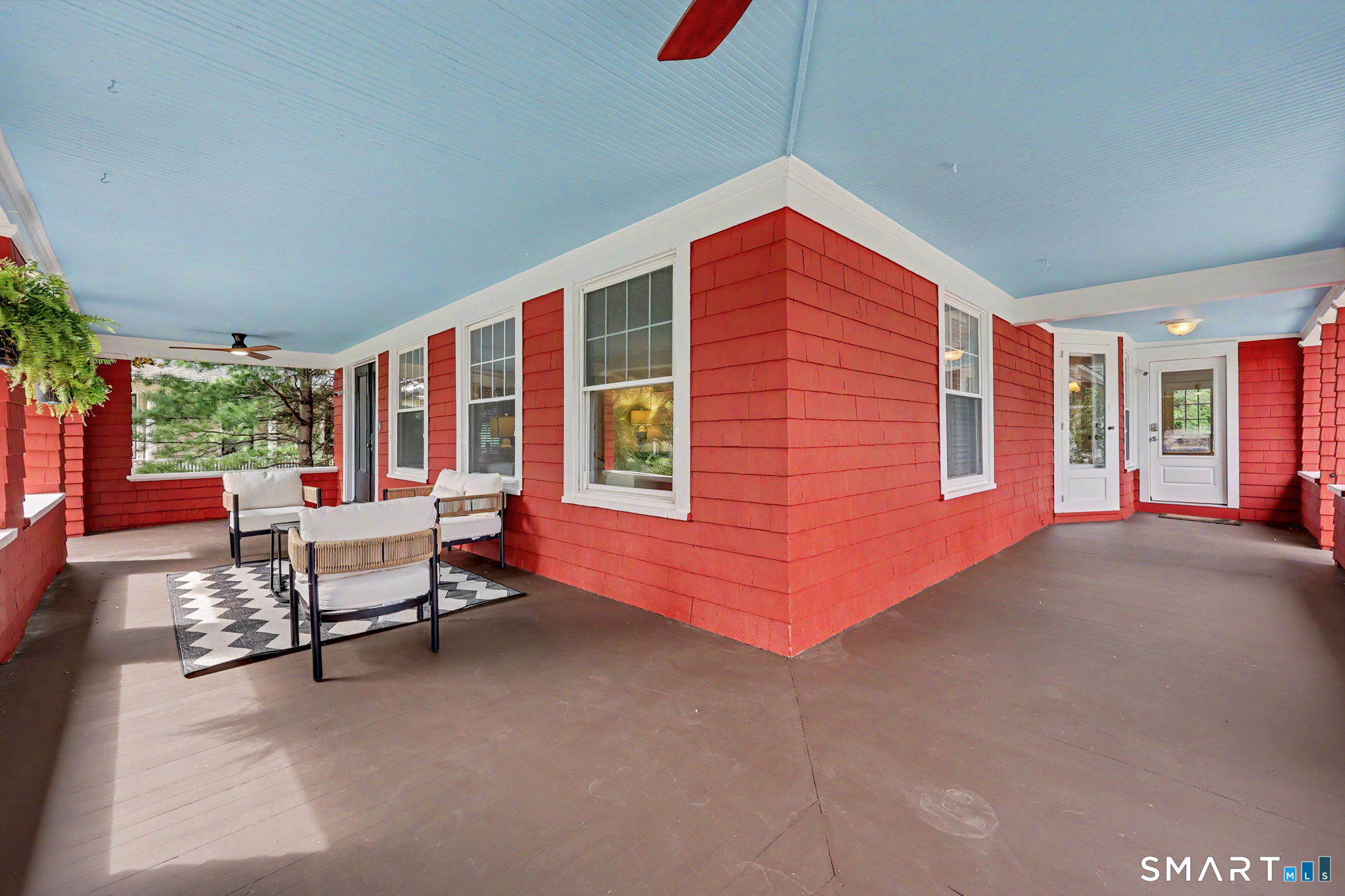 594 Stratfield Road Fairfield, CT 06825 - Photo 3 of 40 Gallery Image 3