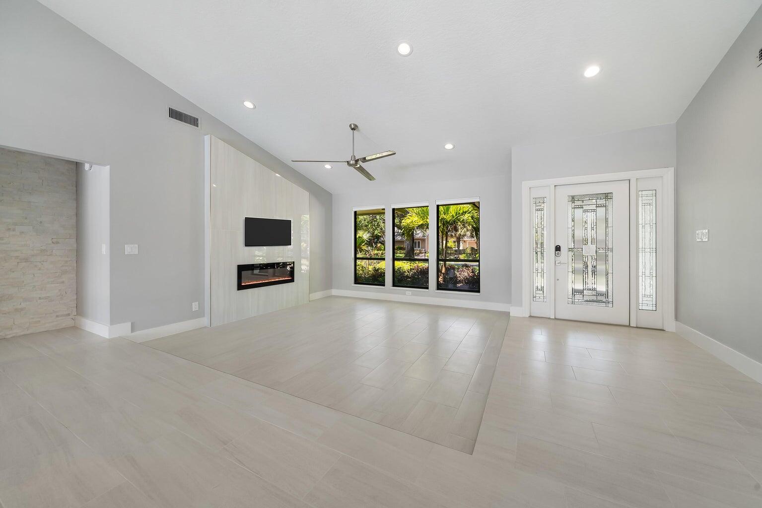 18721 Southeast River Ridge Road Jupiter, FL 33469 - Photo 19 of 74 Family room