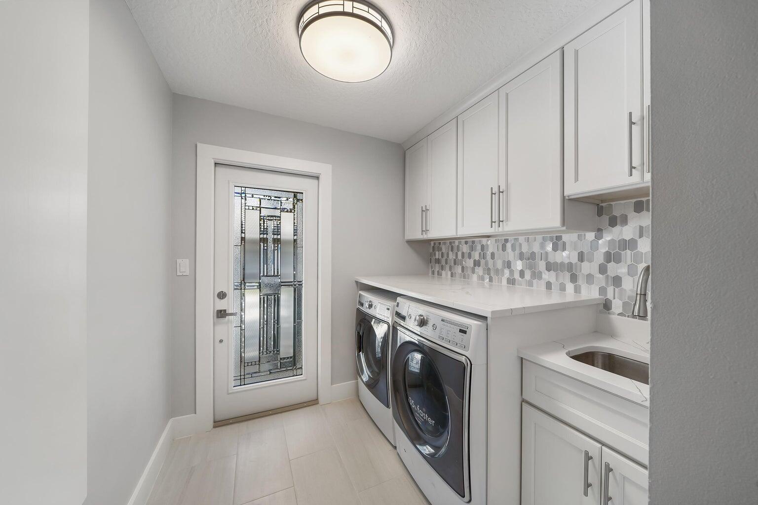 18721 Southeast River Ridge Road Jupiter, FL 33469 - Photo 29 of 74 Laundry