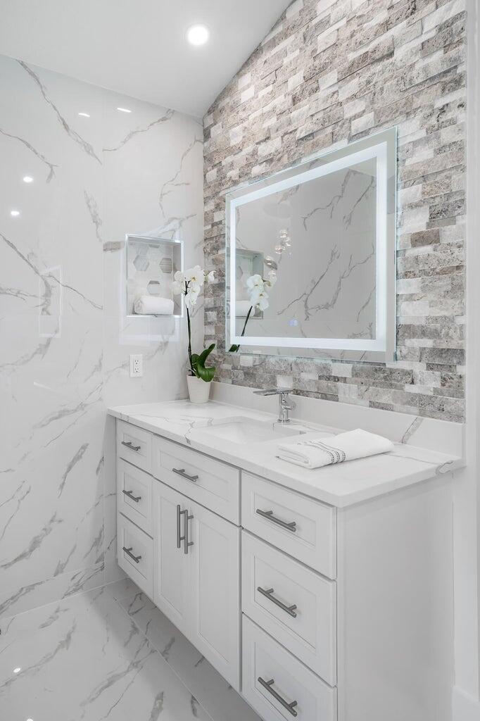 18721 Southeast River Ridge Road Jupiter, FL 33469 - Photo 33 of 74 Master Bath 5