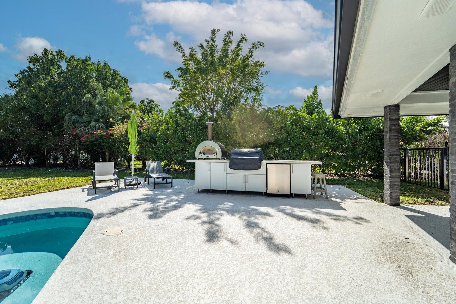 18721 Southeast River Ridge Road Jupiter, FL 33469 - Photo 44 of 74 River Ridge Outdoor kitchen 2