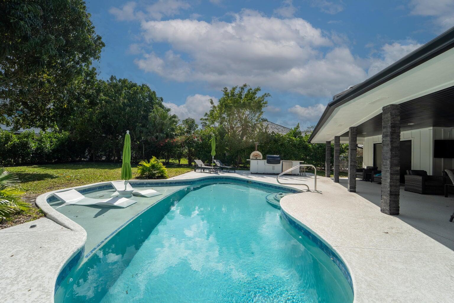 18721 Southeast River Ridge Road Jupiter, FL 33469 - Photo 46 of 74 River Ridge pool area with kitchen
