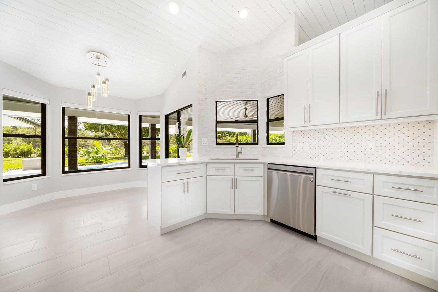 18721 Southeast River Ridge Road Jupiter, FL 33469 - Photo 5 of 74 River Ridge Kitchen and dining