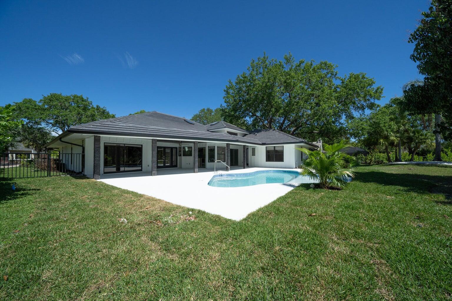 18721 Southeast River Ridge Road Jupiter, FL 33469 - Photo 55 of 74 Pool Patio Yard