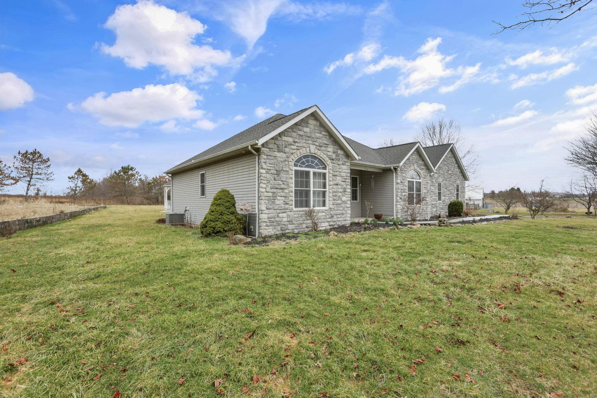 5706 Gale Road Southwest Pataskala, OH 43062 - Photo 3 of 69