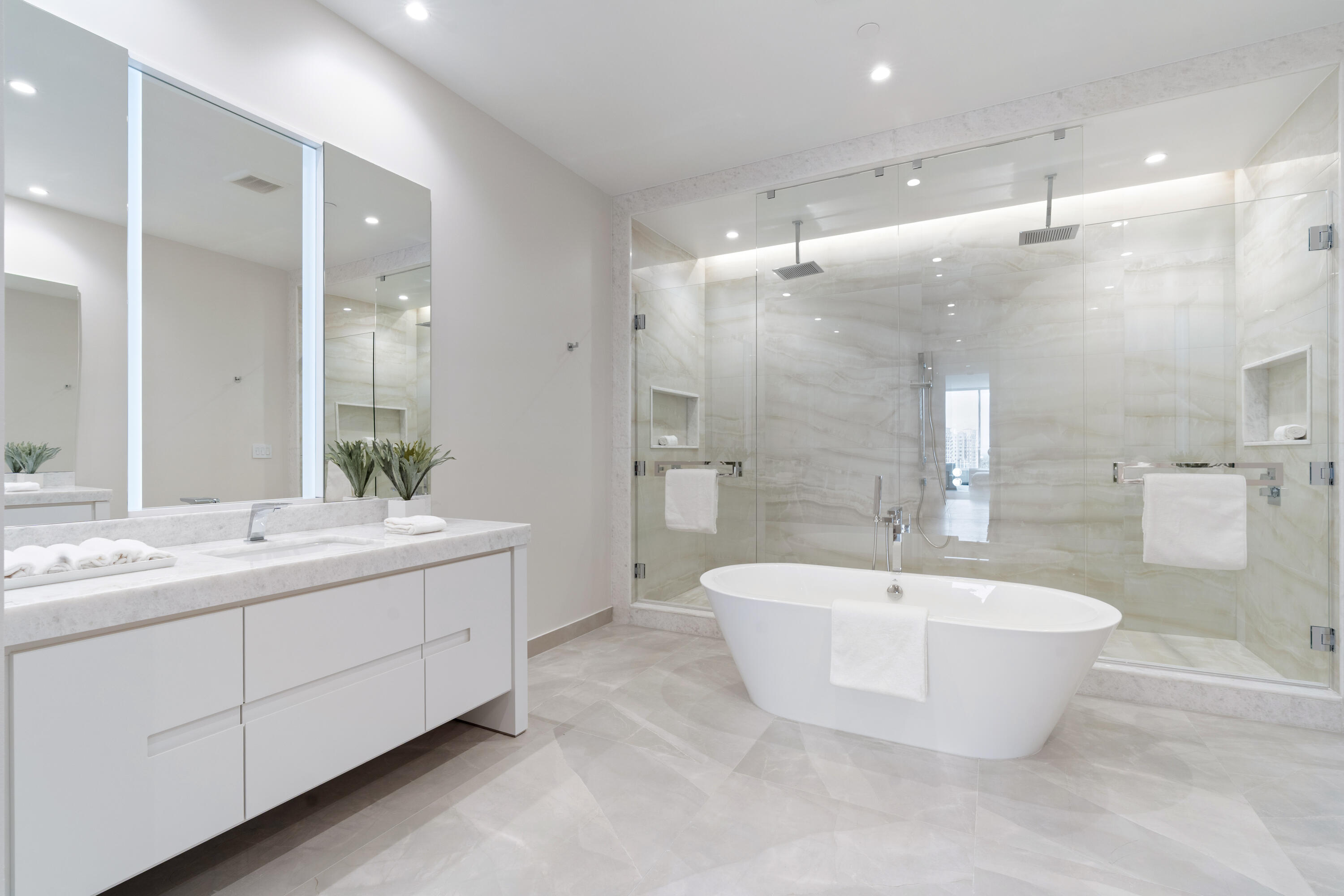 220 Southeast Mizner Boulevard, Unit PH920 Boca Raton, FL 33432 - Photo 21 of 48 Primary Bath