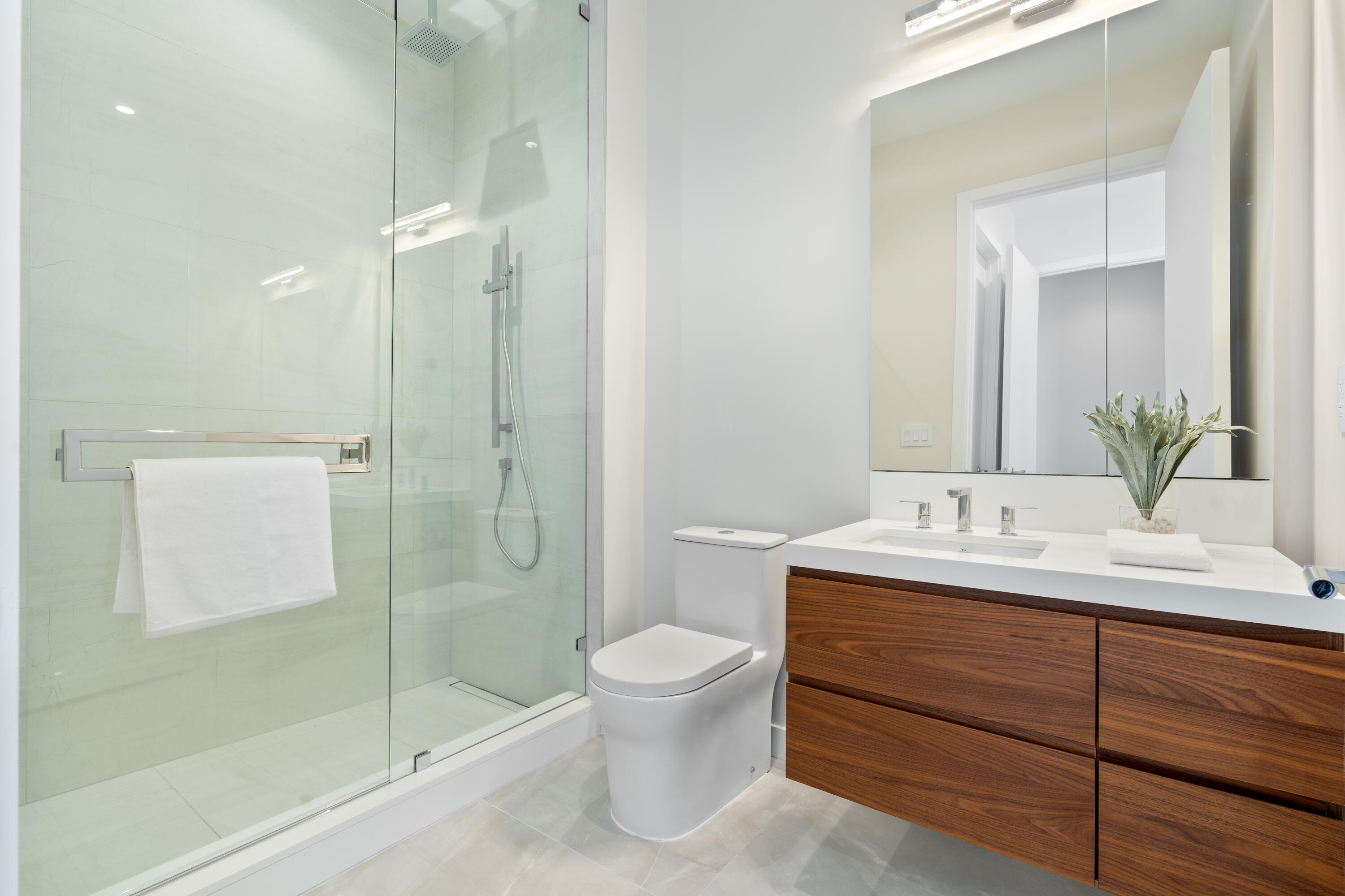 220 Southeast Mizner Boulevard, Unit PH920 Boca Raton, FL 33432 - Photo 23 of 48 Bathroom 2