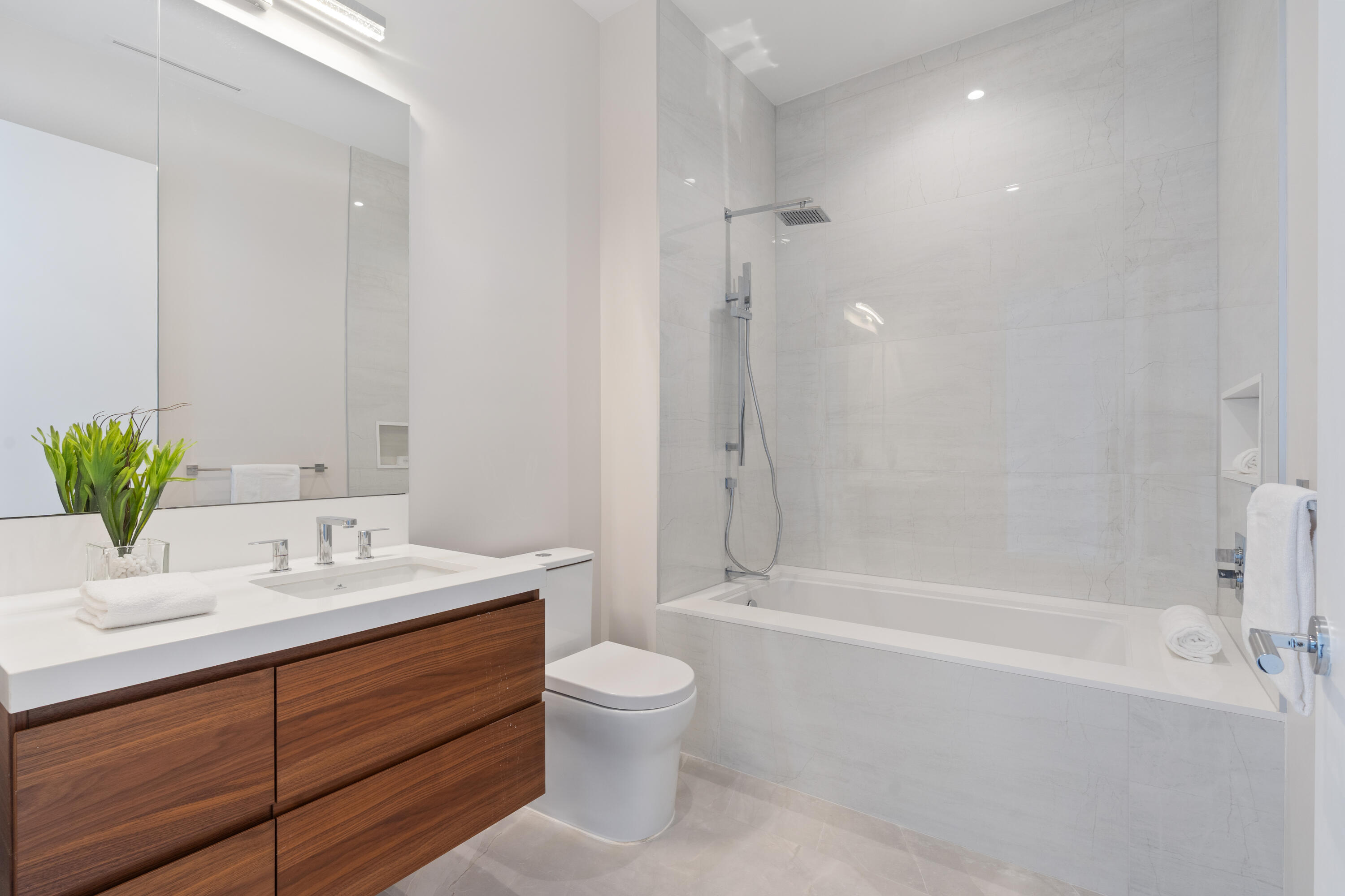 220 Southeast Mizner Boulevard, Unit PH920 Boca Raton, FL 33432 - Photo 27 of 48 Bathroom 3