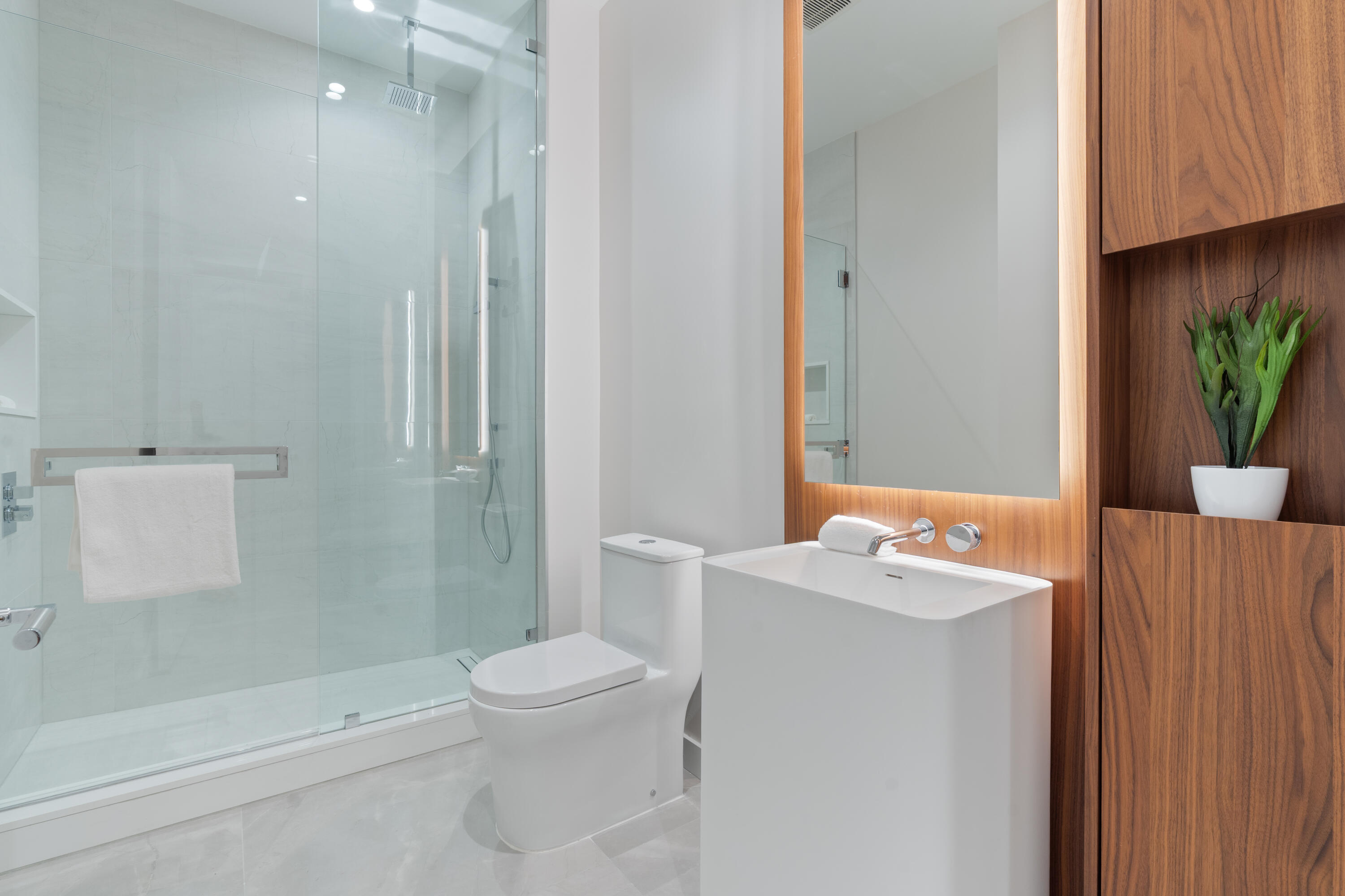 220 Southeast Mizner Boulevard, Unit PH920 Boca Raton, FL 33432 - Photo 29 of 48 Bathroom 4