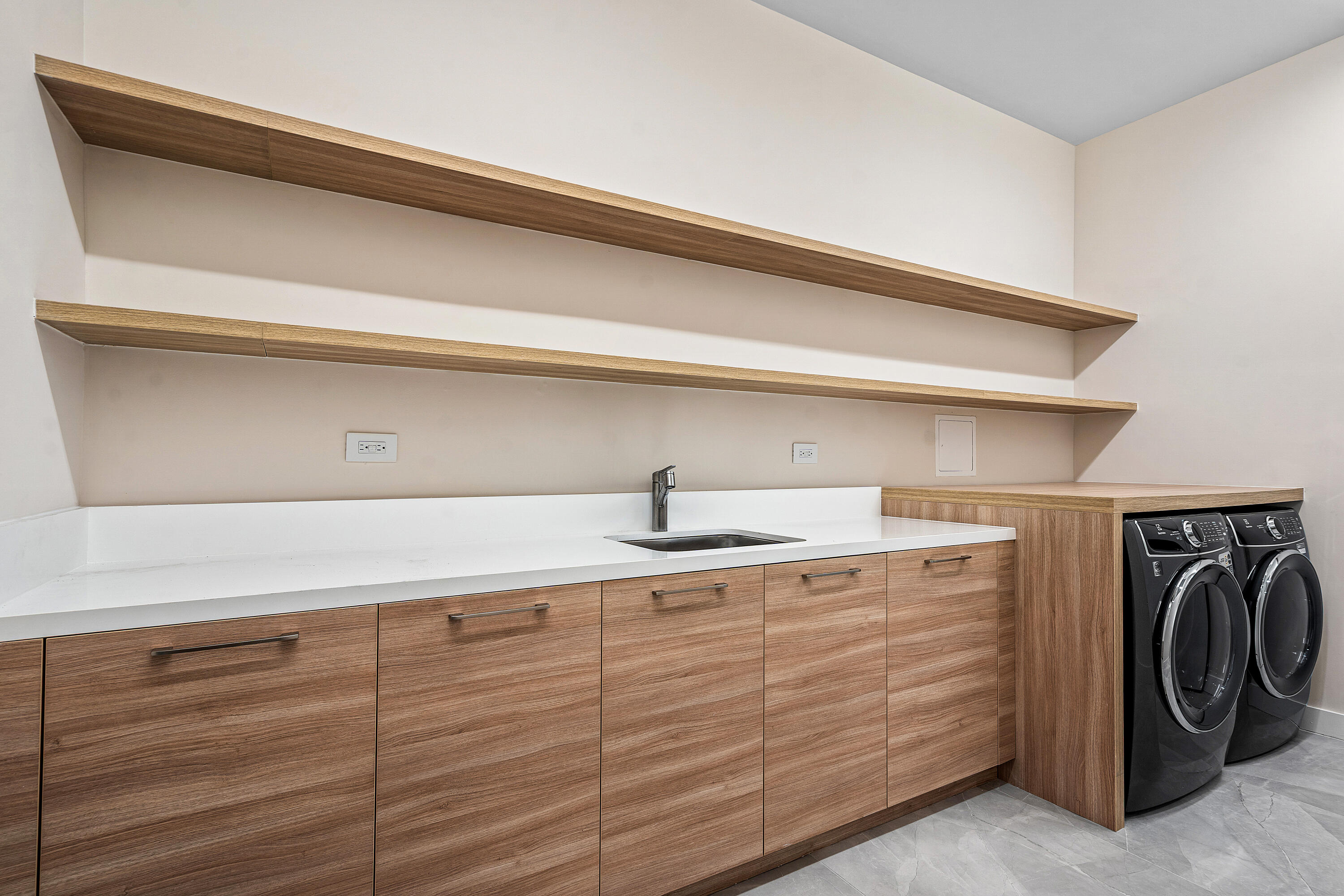 220 Southeast Mizner Boulevard, Unit PH920 Boca Raton, FL 33432 - Photo 30 of 48 Laundry Room