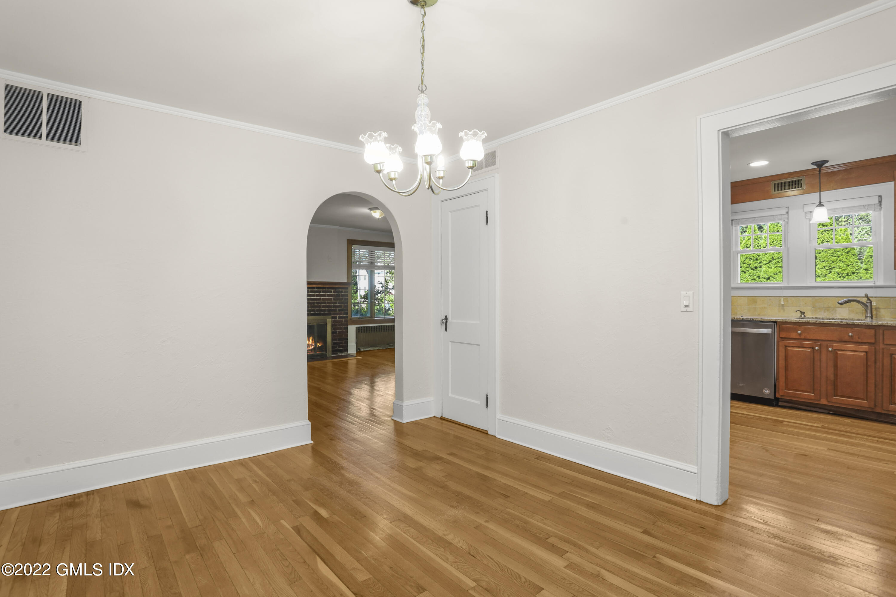 261 Pemberwick Road Greenwich, CT 06831 - Photo 5 of 13 a view of a livingroom with wooden floor