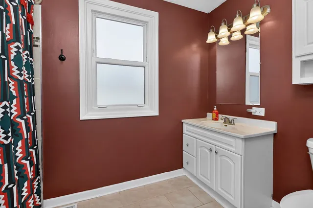 $359,000 | 522 Apache Lane, Carol Stream, IL 60188