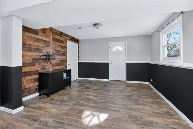 $359,000 | 522 Apache Lane, Carol Stream, IL 60188