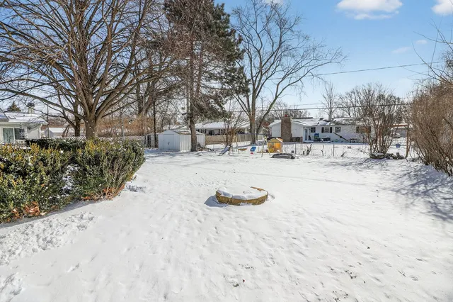 $359,000 | 522 Apache Lane, Carol Stream, IL 60188