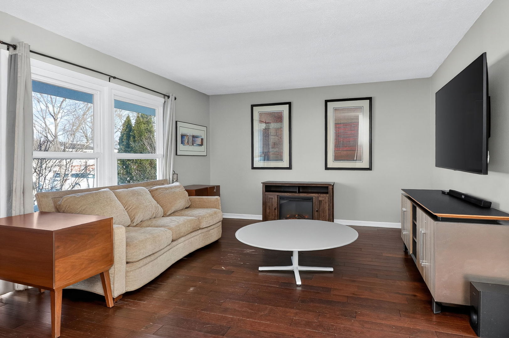 522 Apache Lane Carol Stream, IL 60188 - Photo 2 of 21